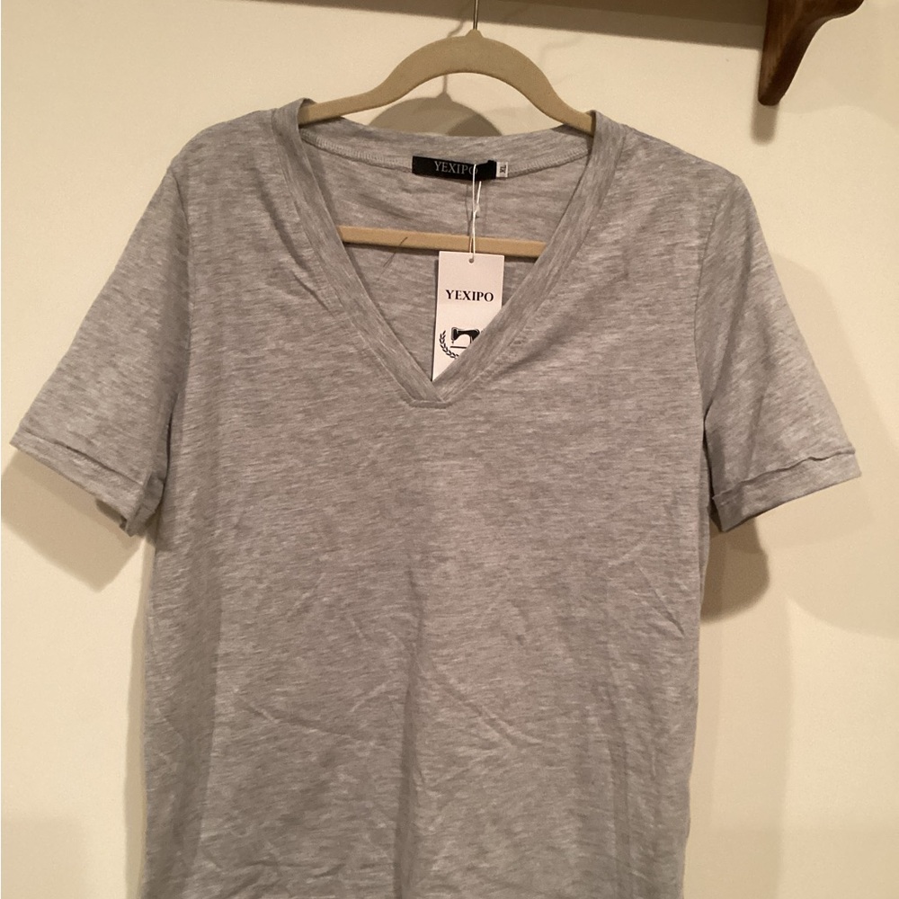 YEXIPO Gray V-Neck T-Shirt